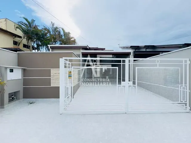 Casa com 250m² 3 quartos e 3 banheiros, à venda, no bairro Parque Esperança em Taubaté