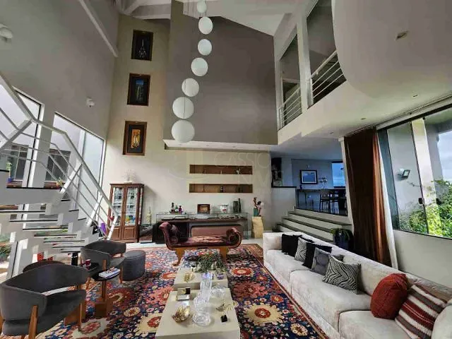 Casa com 422m² 3 quartos e 4 banheiros, à venda, no bairro Residencial Cazarim em Apucarana