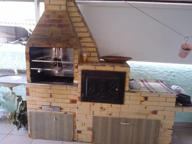 Casa com 120m² 7 quartos e 5 banheiros, à venda, no bairro Meia Praia em Itapema