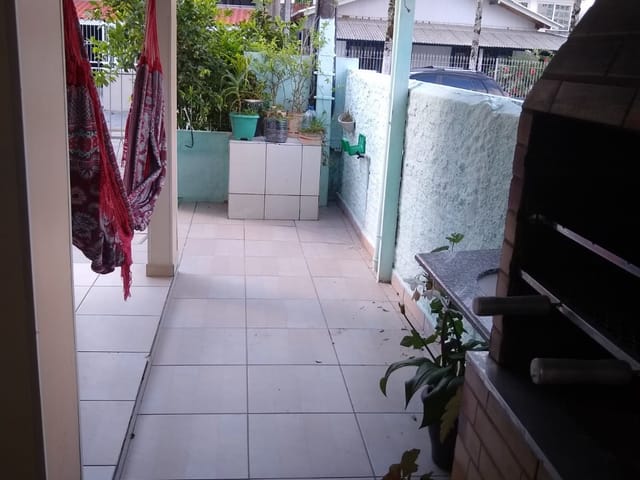 Casa com 120m² 7 quartos e 5 banheiros, à venda, no bairro Meia Praia em Itapema