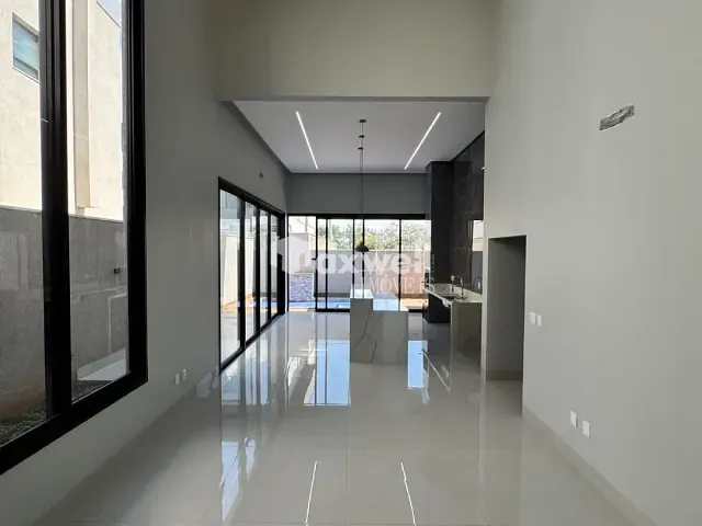 Casa 3 quartos e 4 banheiros, à venda, no bairro Residencial Parqville Jacarandá em Aparecida de Goiânia