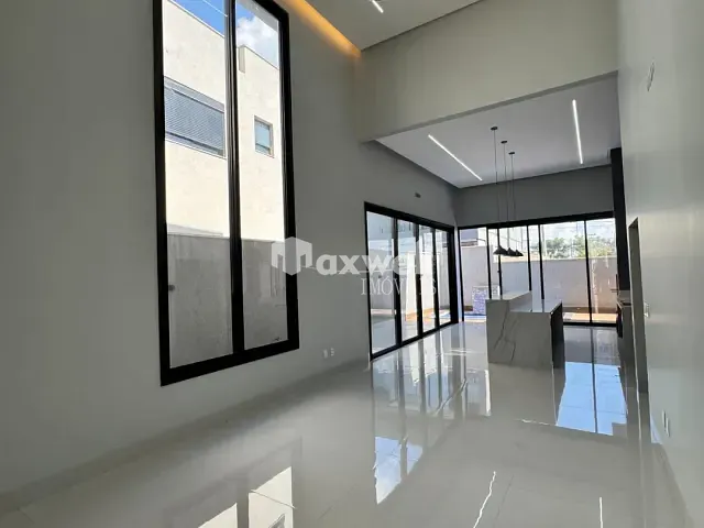 Casa 3 quartos e 4 banheiros, à venda, no bairro Residencial Parqville Jacarandá em Aparecida de Goiânia