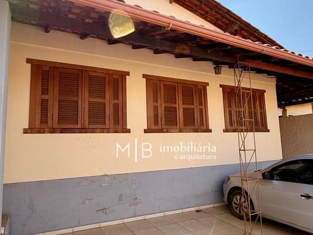 Casa com 400m² 5 quartos e 4 banheiros, à venda, no bairro Vila São Francisco em Lavras