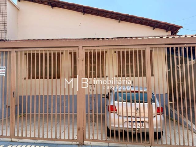 Casa com 400m² 5 quartos e 4 banheiros, à venda, no bairro Vila São Francisco em Lavras