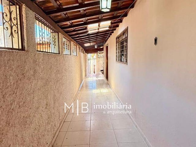 Casa com 400m² 5 quartos e 4 banheiros, à venda, no bairro Vila São Francisco em Lavras