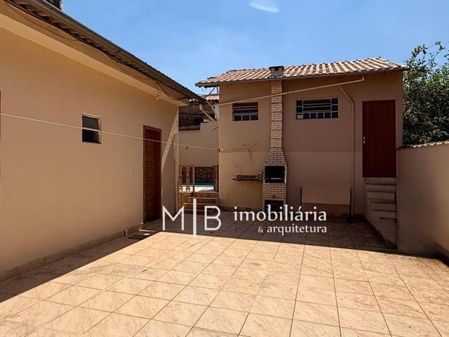 Casa com 400m² 5 quartos e 4 banheiros, à venda, no bairro Vila São Francisco em Lavras