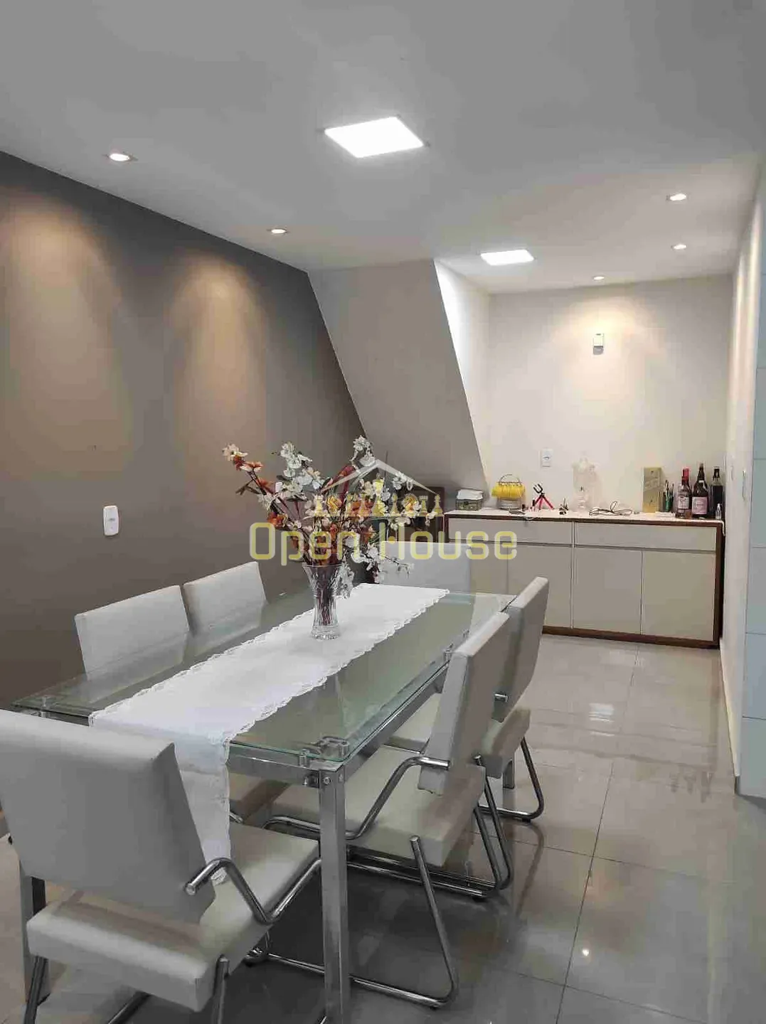 Casa, 4 quartos, 225 m² - Foto 1