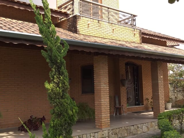 Casa 3 quartos e 4 banheiros, à venda ou para alugar, no bairro Centro em Tremembé