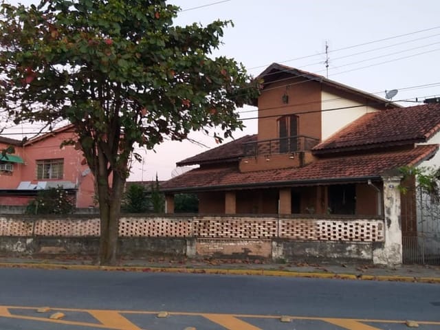 Casa 3 quartos e 4 banheiros, à venda ou para alugar, no bairro Centro em Tremembé