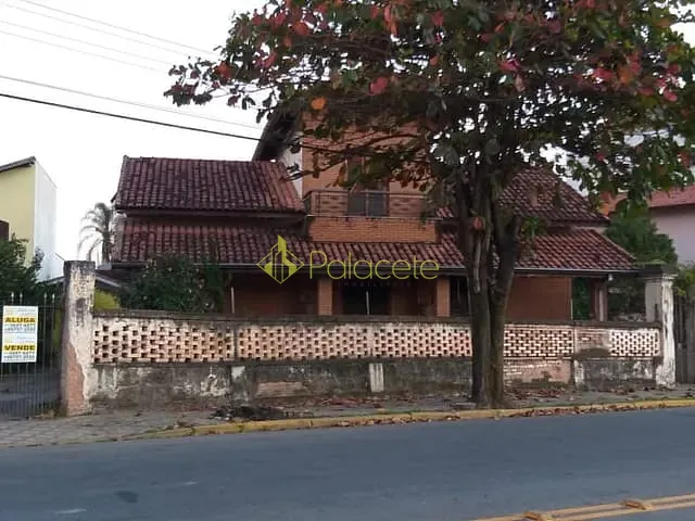 Casa 3 quartos e 4 banheiros, à venda ou para alugar, no bairro Centro em Tremembé