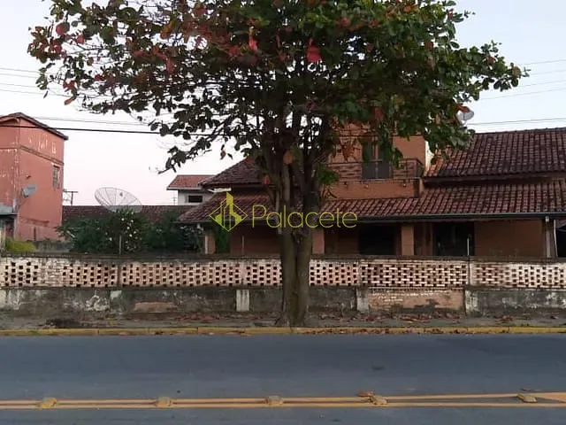 Casa 3 quartos e 4 banheiros, à venda ou para alugar, no bairro Centro em Tremembé