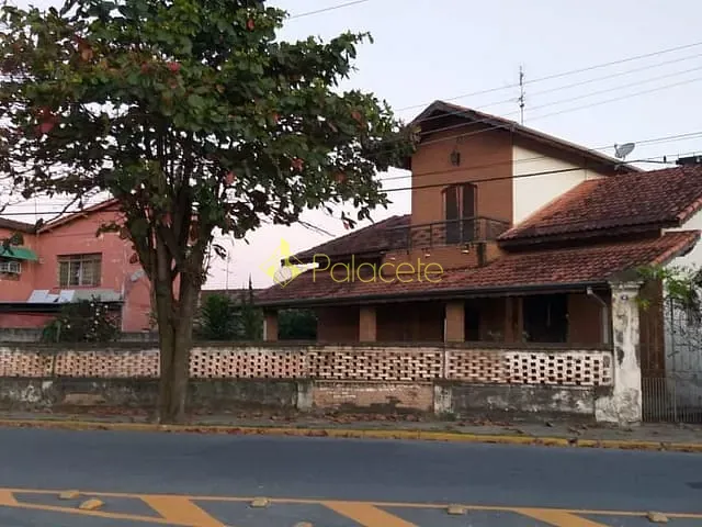 Casa 3 quartos e 4 banheiros, à venda ou para alugar, no bairro Centro em Tremembé