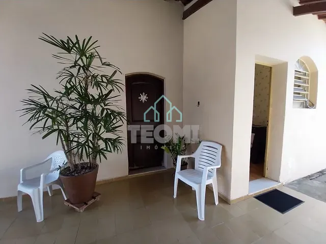 Casa com 507m² 2 quartos e 3 banheiros, à venda, no bairro Jardim Santa Clara em Taubaté