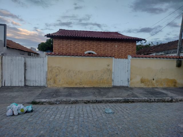 Casa 4 quartos e 3 banheiros, à venda, no bairro Parque Jardim Carioca em Campos dos Goytacazes