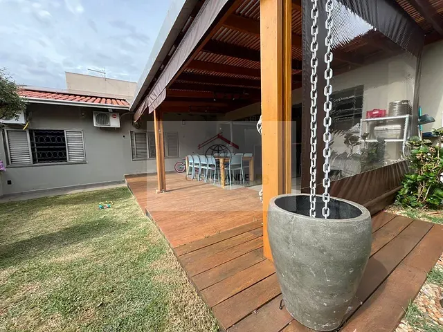 Casa com 400m² 3 quartos e 3 banheiros, à venda, no bairro Jardim Caviúna em Rolândia