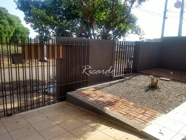 Casa com 142m² 3 quartos e 3 banheiros, à venda, no bairro Jardim Mônaco em Arapongas