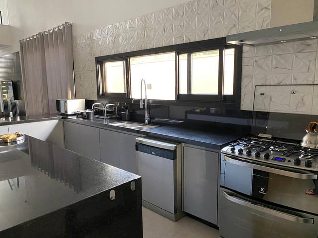 Casa com 408m² 5 quartos e 4 banheiros, para alugar, no bairro Condomínio Dharma Ville em Lavras
