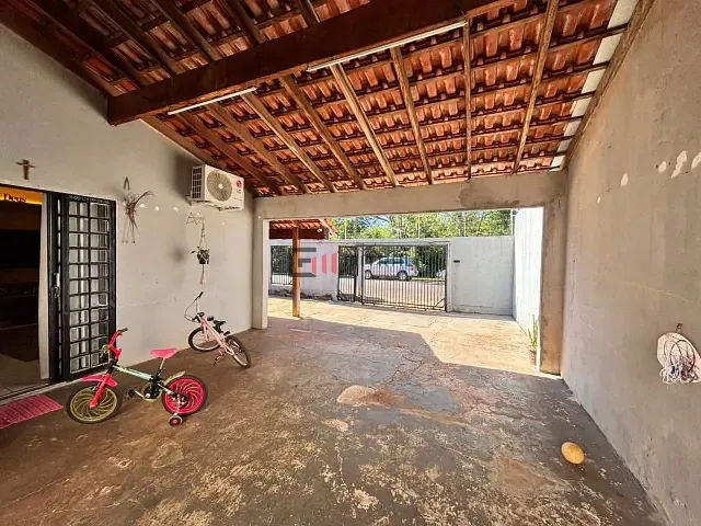 Casa com 250m² 3 quartos e 2 banheiros, à venda, no bairro Jardim Guararapes em Londrina