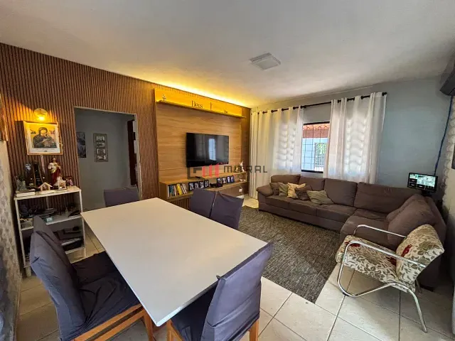 Casa com 250m² 3 quartos e 2 banheiros, à venda, no bairro Jardim Guararapes em Londrina