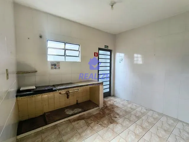 Casa com 396m² 4 quartos e 3 banheiros, à venda, no bairro Vila dos Lavradores em Botucatu
