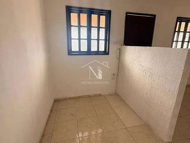Casa 2 quartos e 2 banheiros, para alugar, no bairro Centro em Maricá