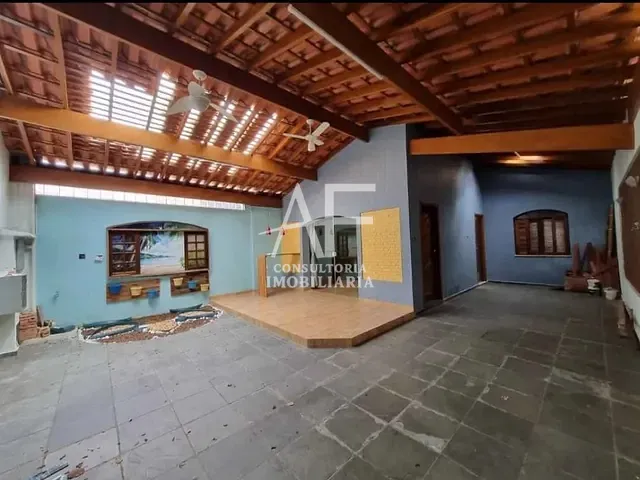 Casa com 256m² 3 quartos e 2 banheiros, à venda, no bairro Vila Jaboticabeira em Taubaté