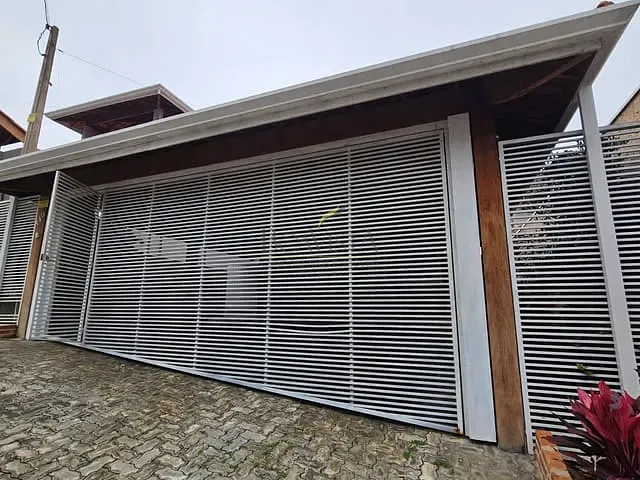 Casa com 250m² 3 quartos e 2 banheiros, à venda, no bairro Mantiqueira em Piracaia