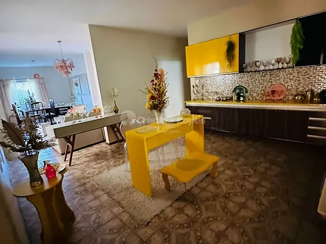 Casa com 602m² 4 quartos e 3 banheiros, à venda, no bairro Jóquei em Teresina