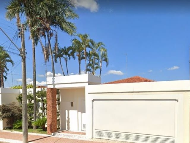 Casa com 664m² 4 quartos e 5 banheiros, à venda, no bairro Centro em Birigüi