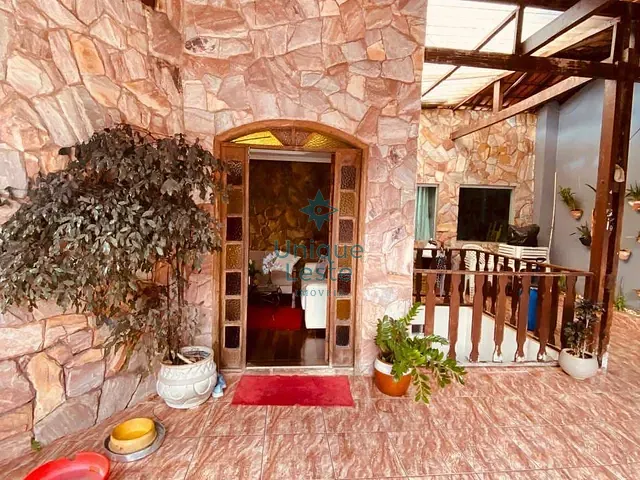 Casa 4 quartos e 4 banheiros, à venda, no bairro Floramar em Belo Horizonte
