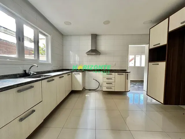 Casa com 450m² 3 quartos e 3 banheiros, à venda, no bairro Jardim Esplanada do Sol em São José dos Campos