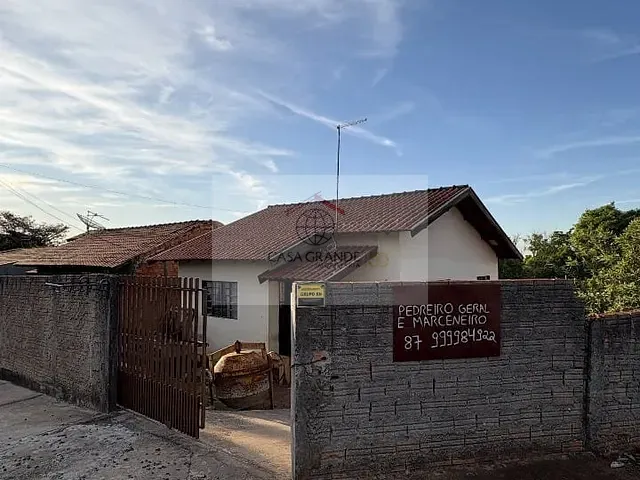 Casa com 282m² 3 quartos e 1 banheiro, à venda, no bairro Jardim do Lago em Rolândia