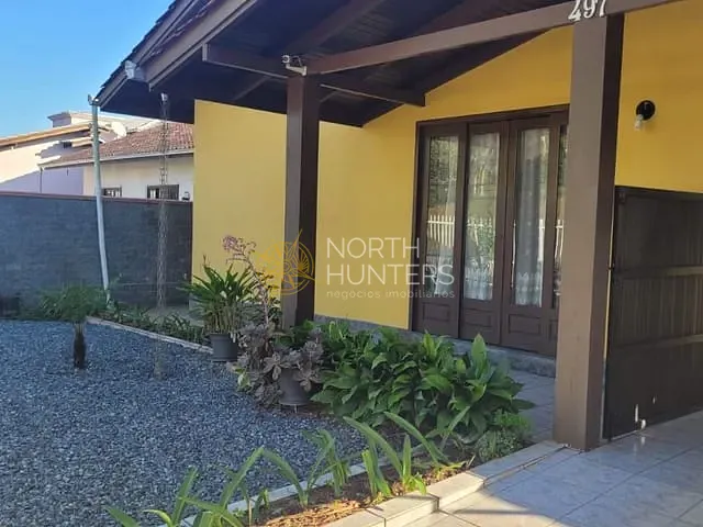 Casa com 338m² 4 quartos e 3 banheiros, à venda, no bairro Vila Nova em Joinville