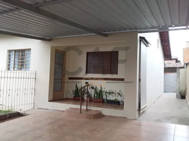 Casa com 250m² 3 quartos e 2 banheiros, à venda, no bairro Jardim das Tulipas em Holambra