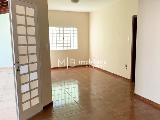 Casa 3 quartos e 1 banheiro, à venda, no bairro Vale do Sol em Lavras