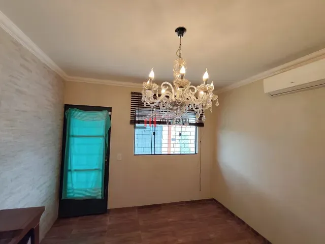 Casa 3 quartos e 2 banheiros, à venda, no bairro Califórnia em Londrina