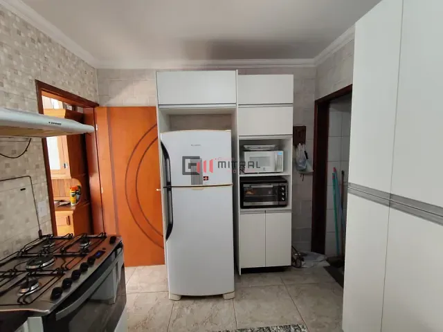 Casa 3 quartos e 2 banheiros, à venda, no bairro Califórnia em Londrina