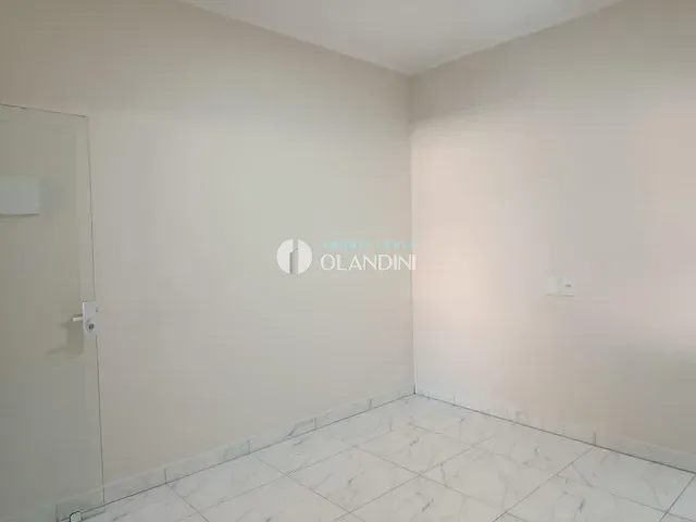 Casa com 250m² 2 quartos e 1 banheiro, para alugar, no bairro Santa Rita de Cássia em Artur Nogueira