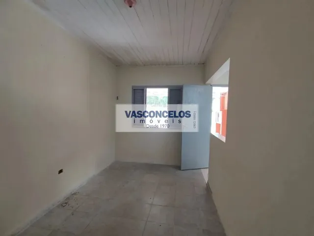 Casa com 75m² 1 quarto e 1 banheiro, para alugar, no bairro Centro em São José Dos Campos