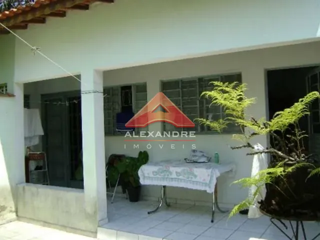 Casa com 300m² 3 quartos e 1 banheiro, à venda, no bairro Vila Tatetuba em São José dos Campos