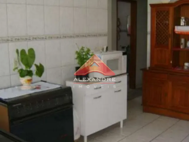 Casa com 300m² 3 quartos e 1 banheiro, à venda, no bairro Vila Tatetuba em São José dos Campos
