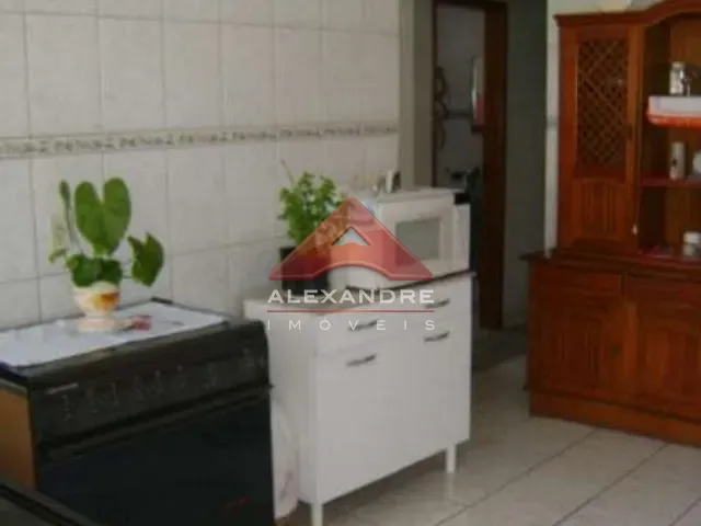 Casa com 300m² 3 quartos e 1 banheiro, à venda, no bairro Vila Tatetuba em São José dos Campos