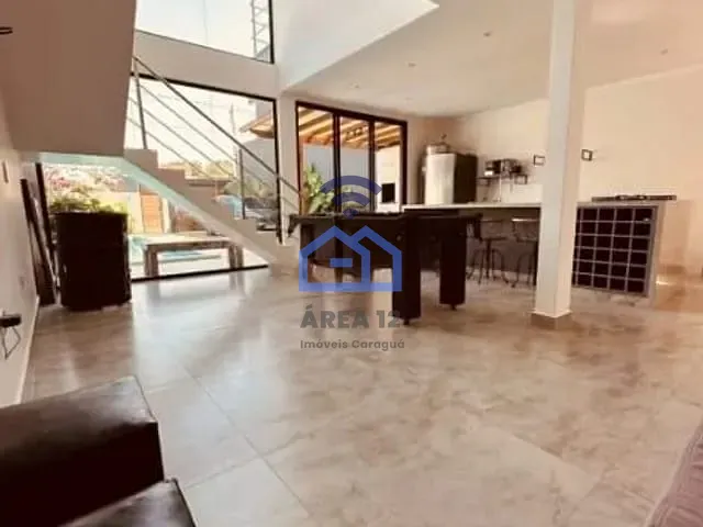 Sobrado com 250m² 3 quartos e 2 banheiros, à venda, no bairro Massaguaçu em Caraguatatuba