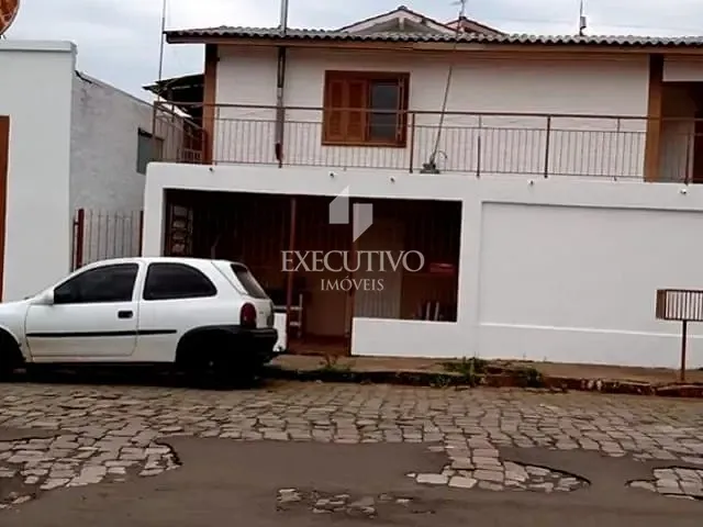 Casa 5 quartos e 2 banheiros, à venda, no bairro Pinheiros em Estrela