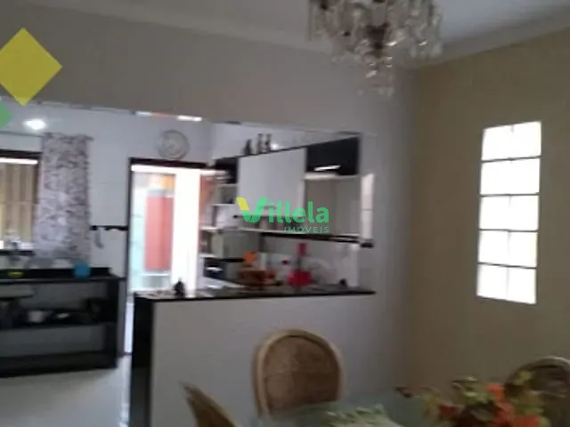 Casa à venda, no bairro Vila Ercília em Itaquaquecetuba