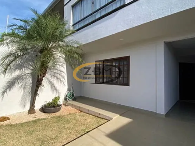 Casa com 250m² 3 quartos e 4 banheiros, para alugar, no bairro Universitário em Londrina
