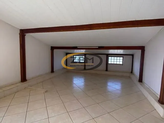 Casa com 250m² 3 quartos e 4 banheiros, para alugar, no bairro Universitário em Londrina