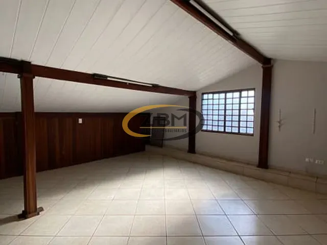 Casa com 250m² 3 quartos e 4 banheiros, para alugar, no bairro Universitário em Londrina