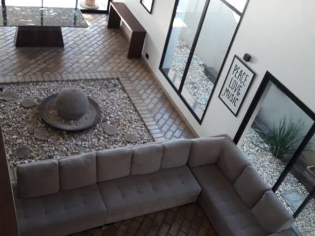 Casa à venda, no bairro Jardim Residencial Doutor Lessa em Pindamonhangaba