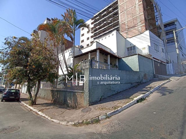 Casa 4 quartos e 1 banheiro, para alugar, no bairro Olaria em Lavras